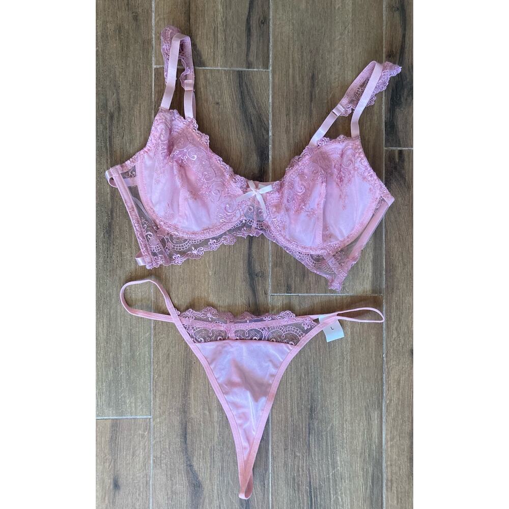 Beautiful Pink Bra and Panty Set Size Large Lace